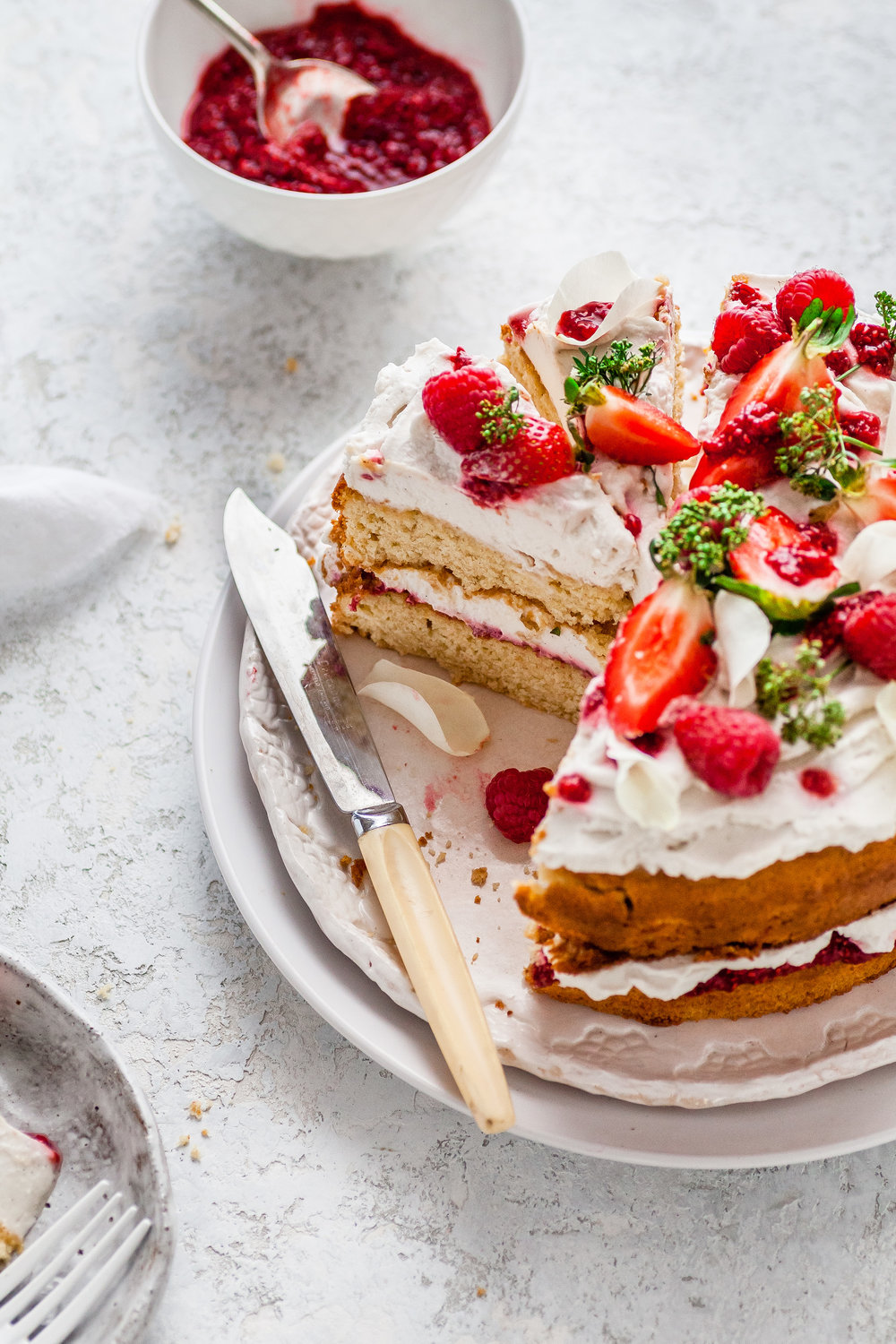 Vegan Victoria Sponge {GF, DF, Vegan & Nut Free} - The Whimsical Wife